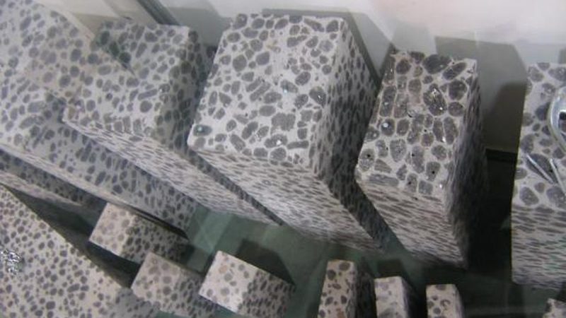 墙面湿度，防水涂料施工的隐形关卡**